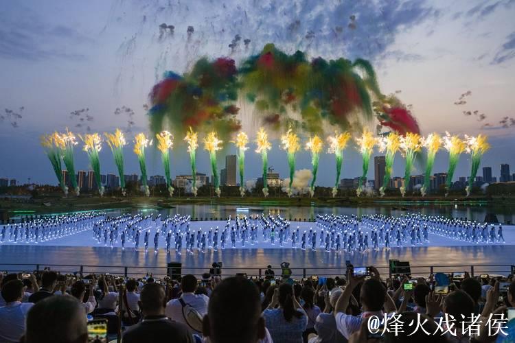 “牵手世运 点燃梦想” 成都世运会火炬传递在三星堆启动